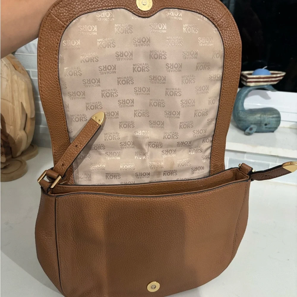 Michael Kors Tan Crossbody Bag with Gold Accents - Picture 8 of 8